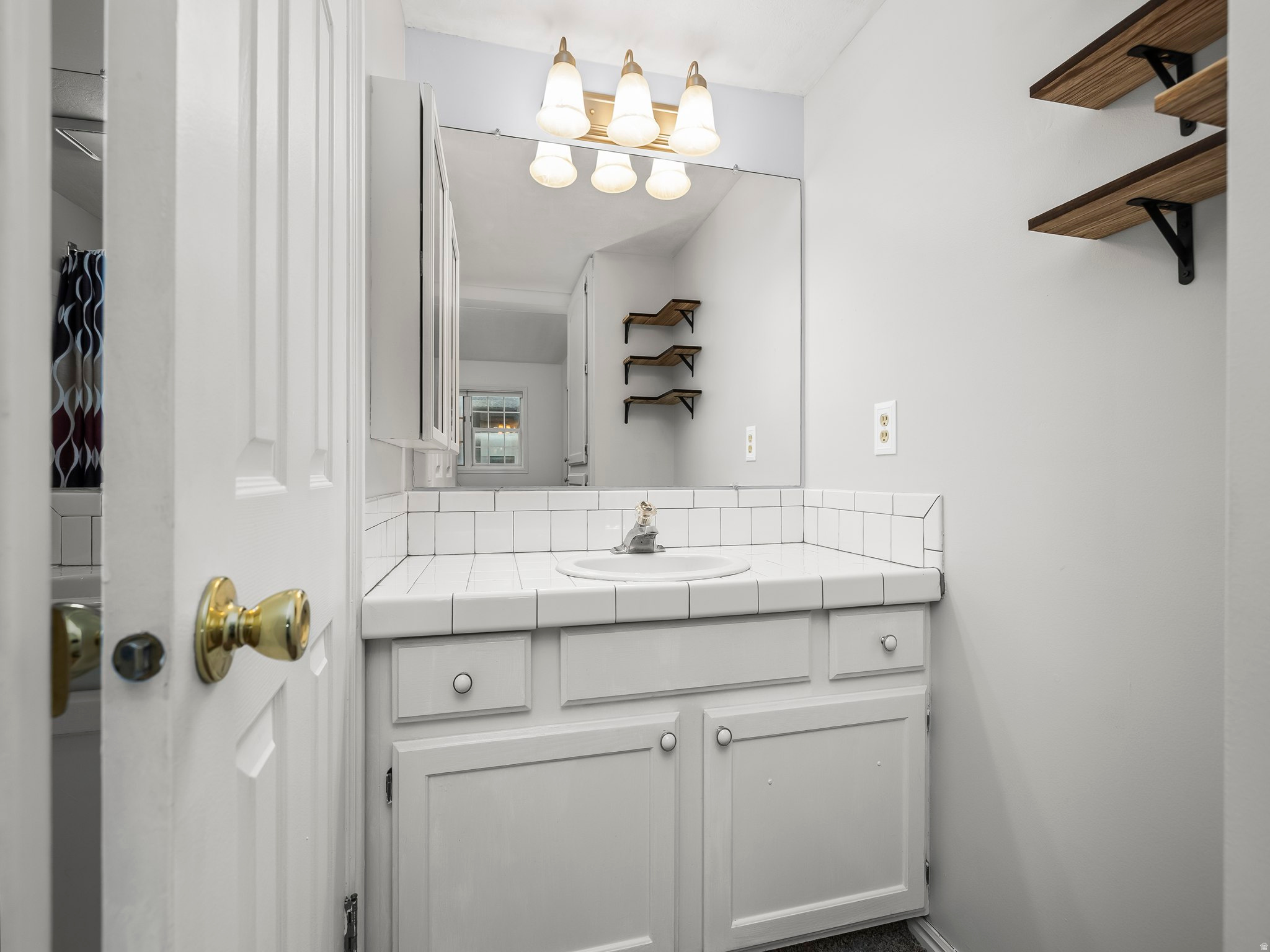 SWISS OAKS - Residential