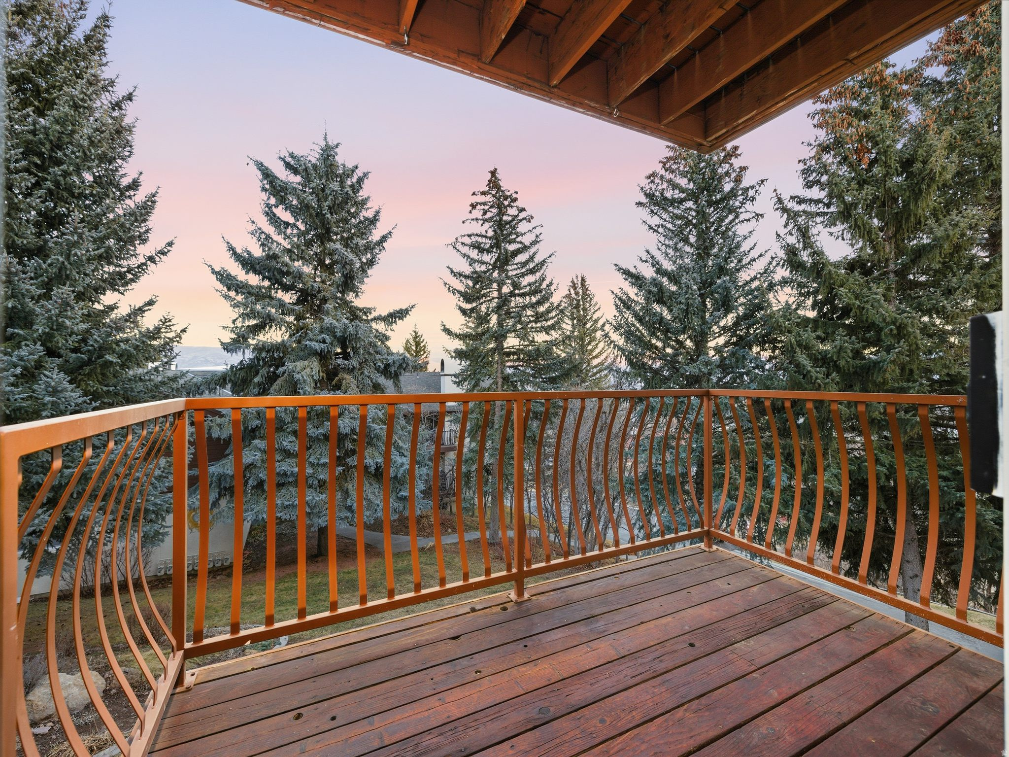 SWISS OAKS - Residential