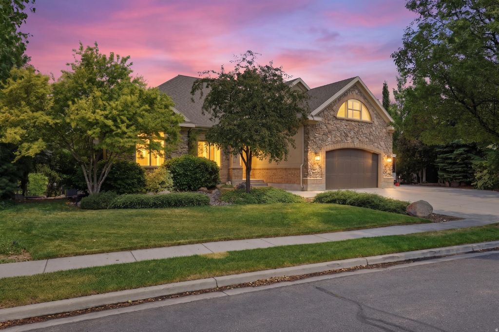 Photo of 6748 W CANTERBURY DR, Highland, UT 84003 (MLS # 2168344)