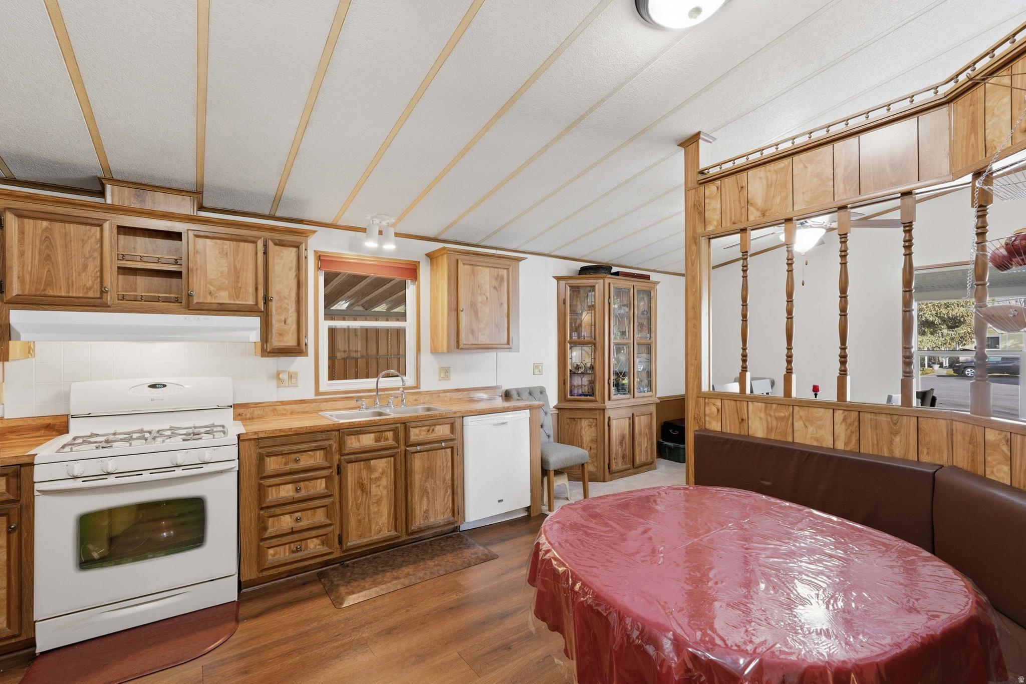 ALL SEASONS - Residential