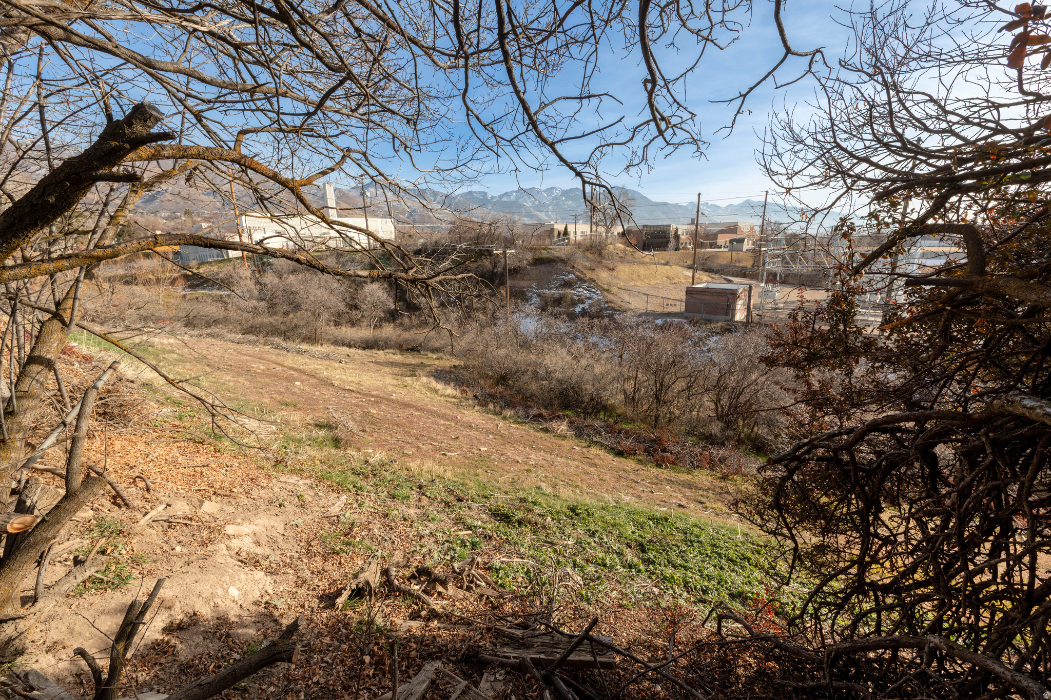 COLONIAL HILLS - Residential