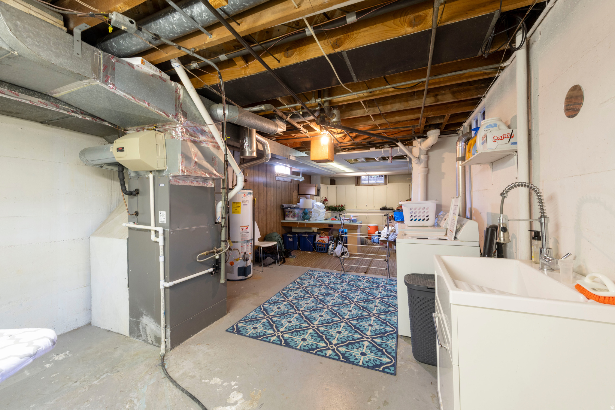 COLONIAL HILLS - Residential