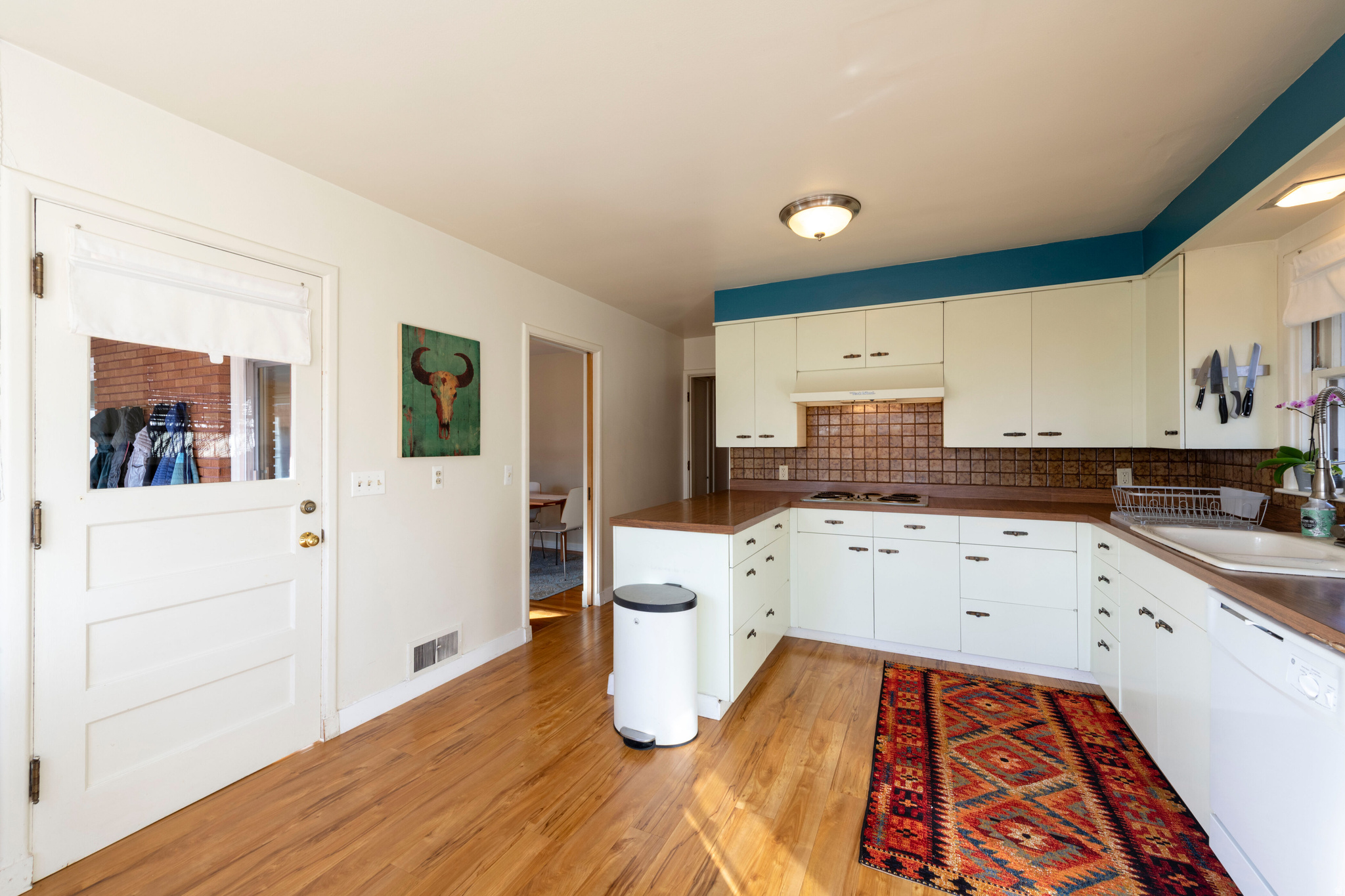 COLONIAL HILLS - Residential