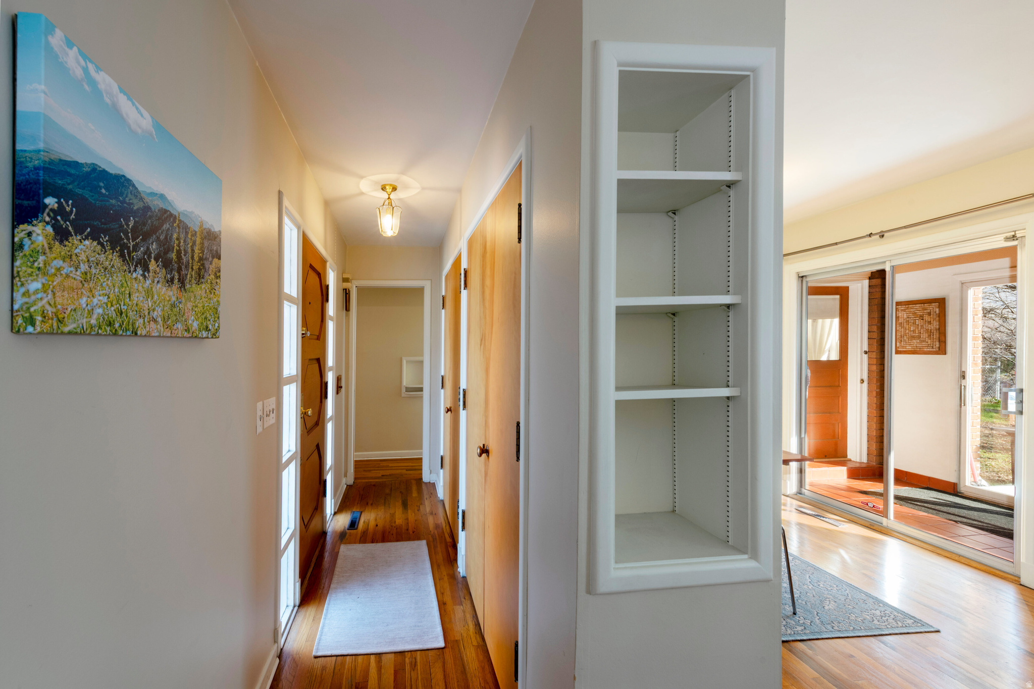 COLONIAL HILLS - Residential