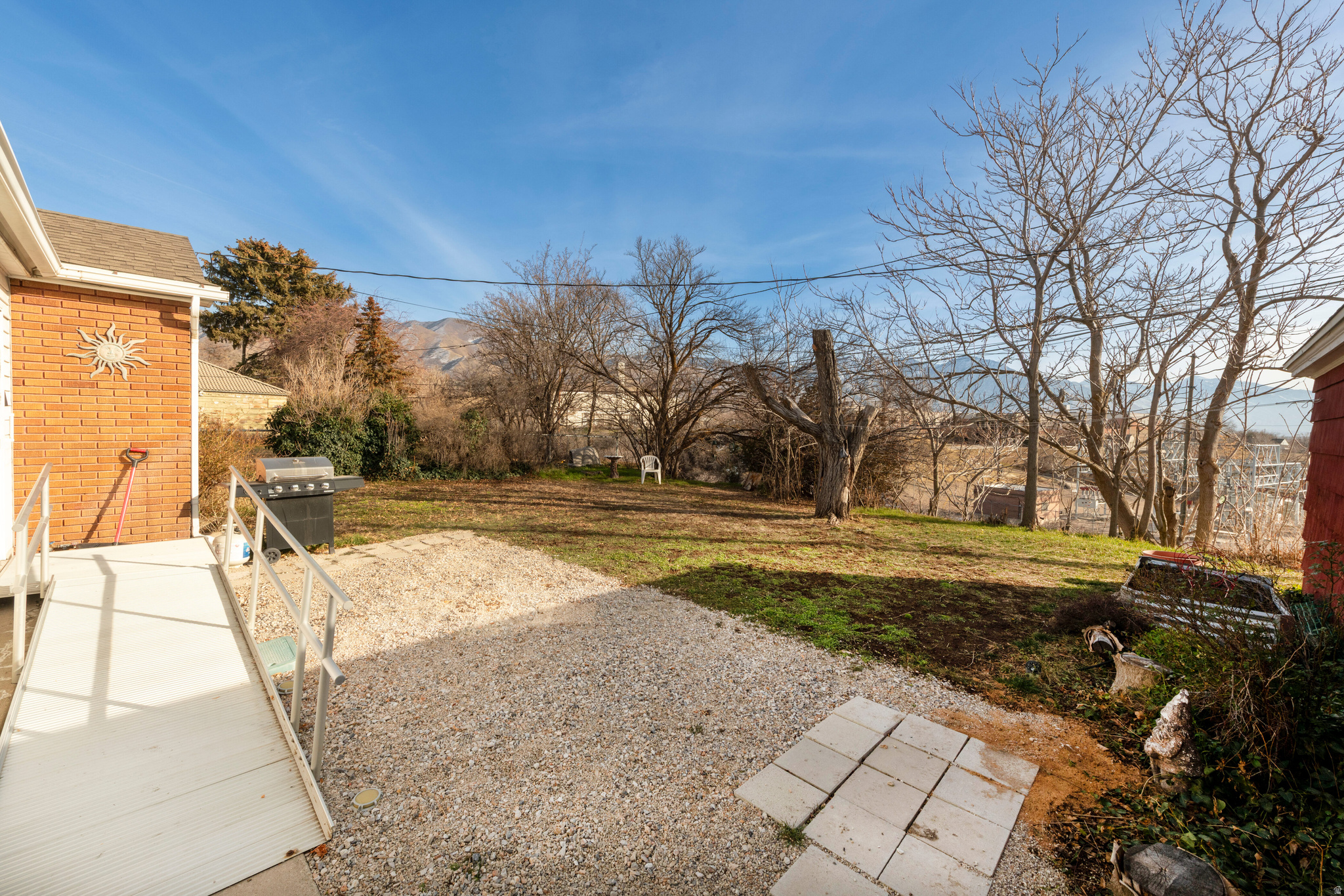 COLONIAL HILLS - Residential