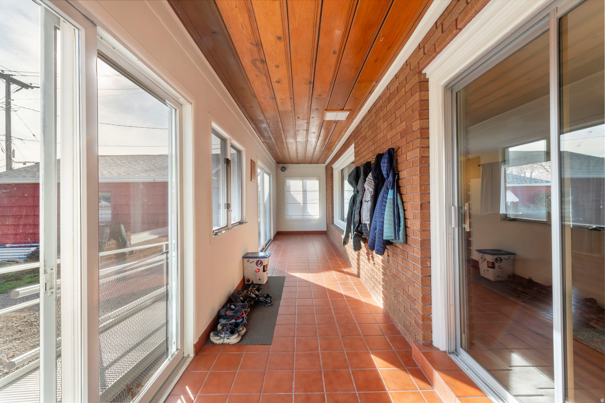 COLONIAL HILLS - Residential