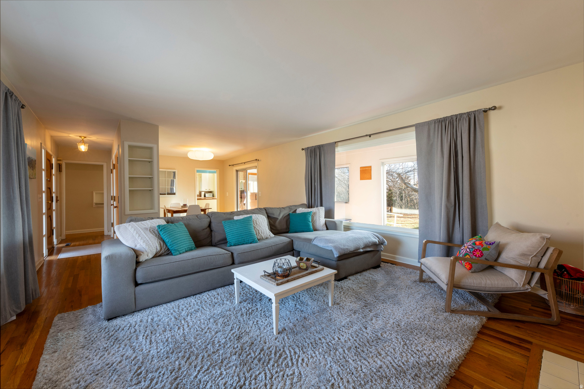 COLONIAL HILLS - Residential