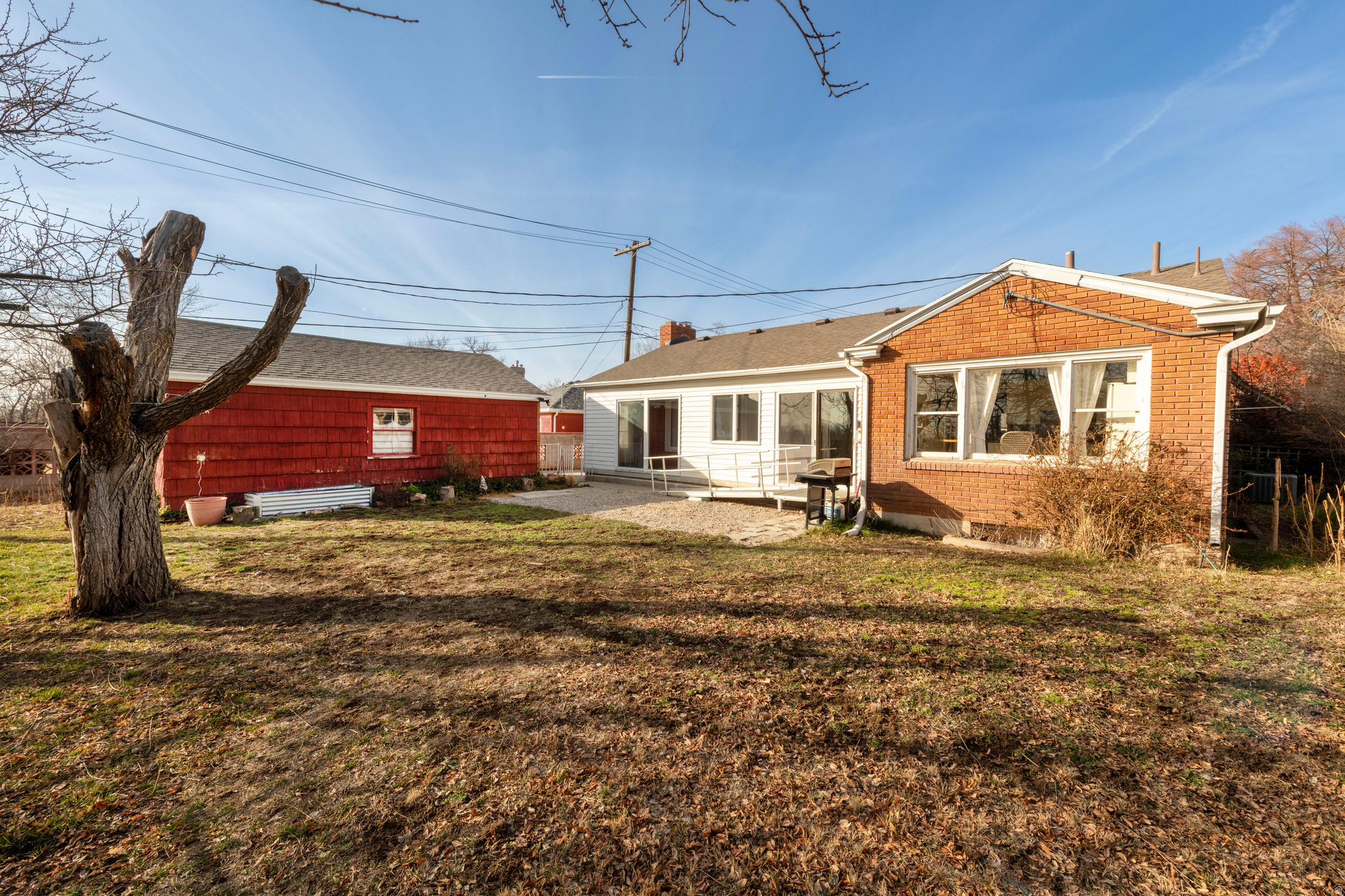 COLONIAL HILLS - Residential