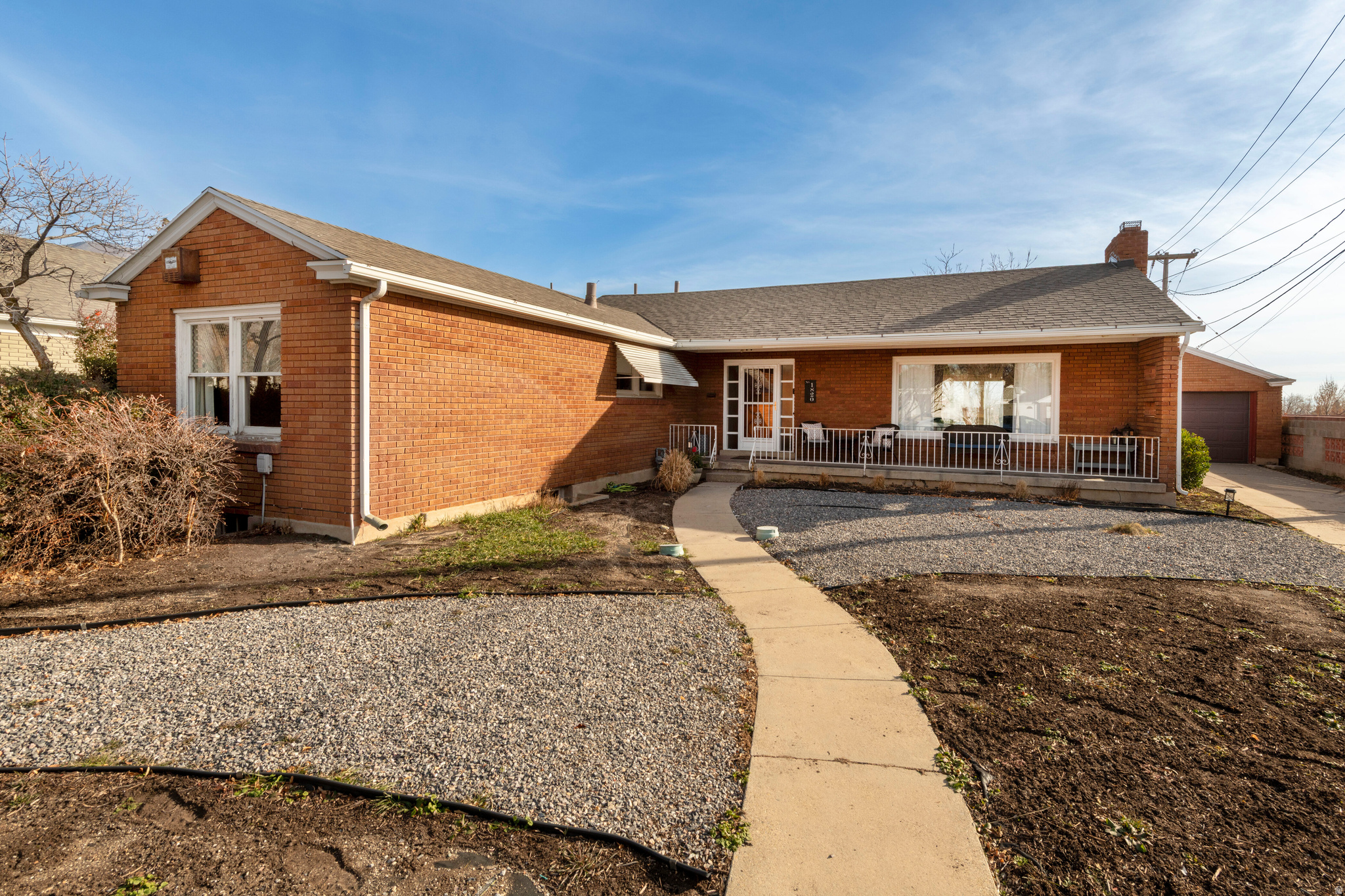 COLONIAL HILLS - Residential