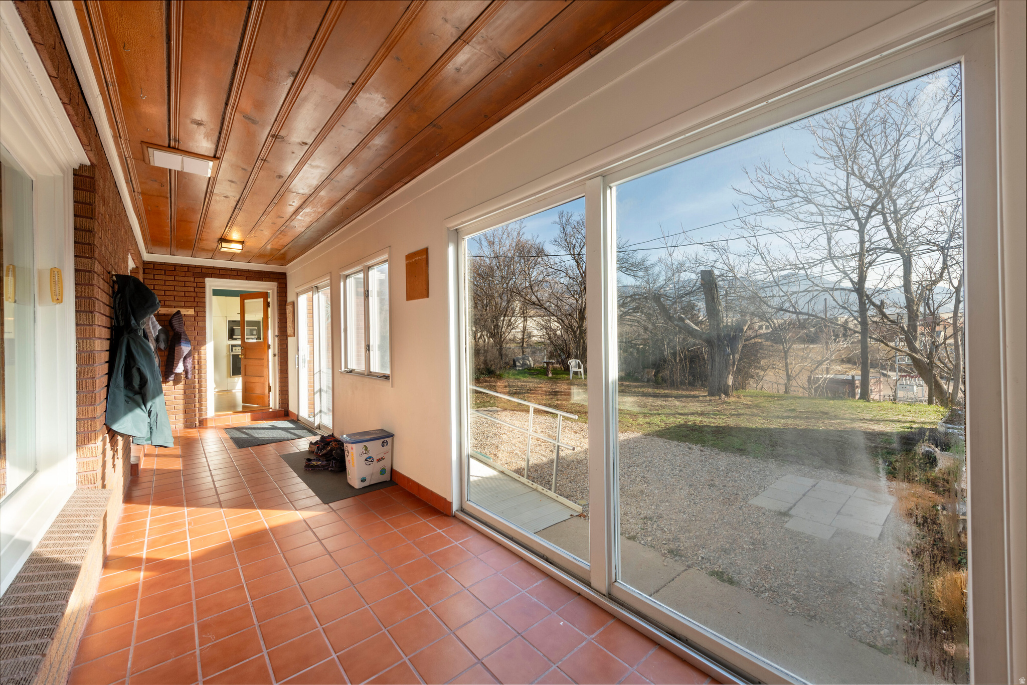 COLONIAL HILLS - Residential