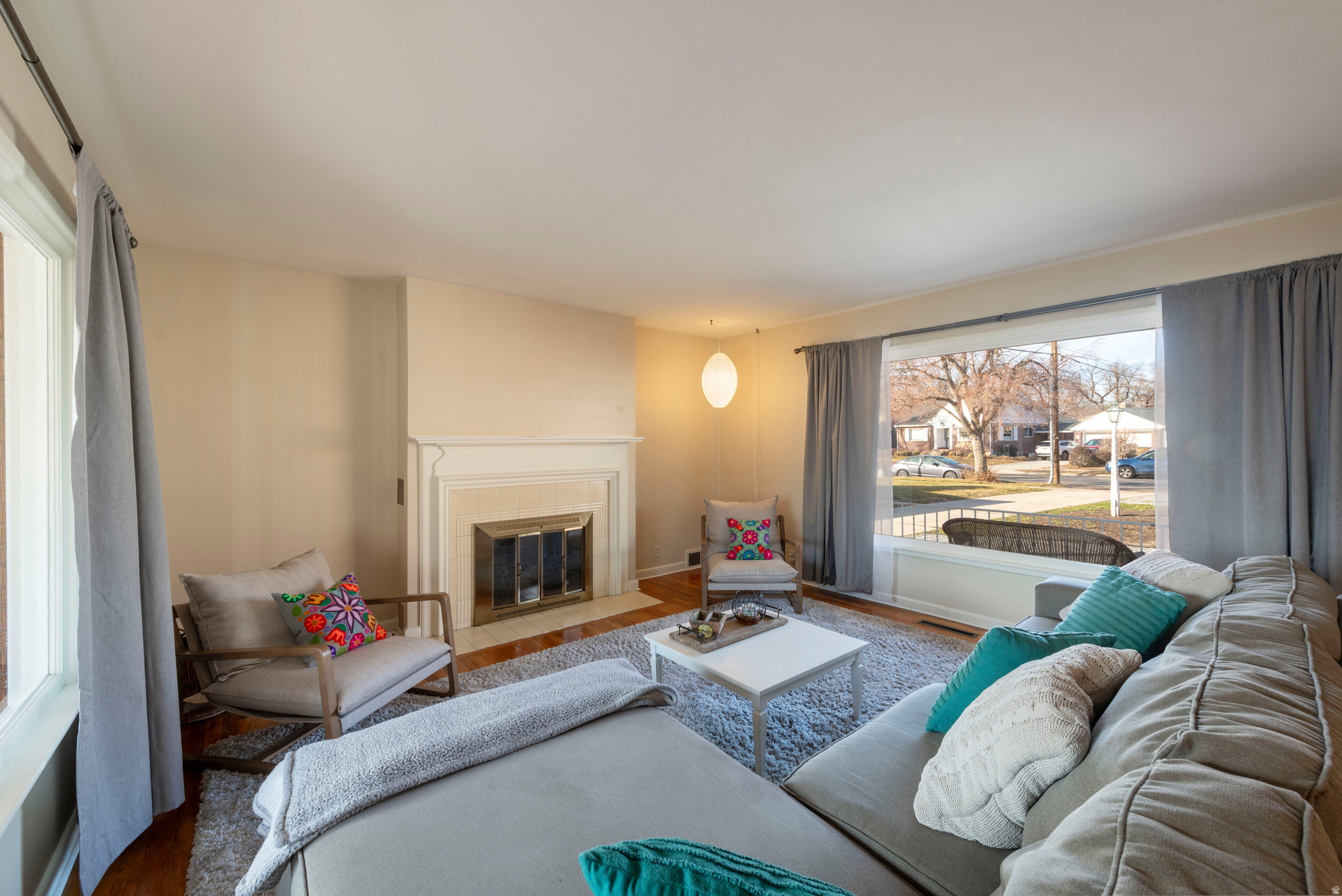 COLONIAL HILLS - Residential