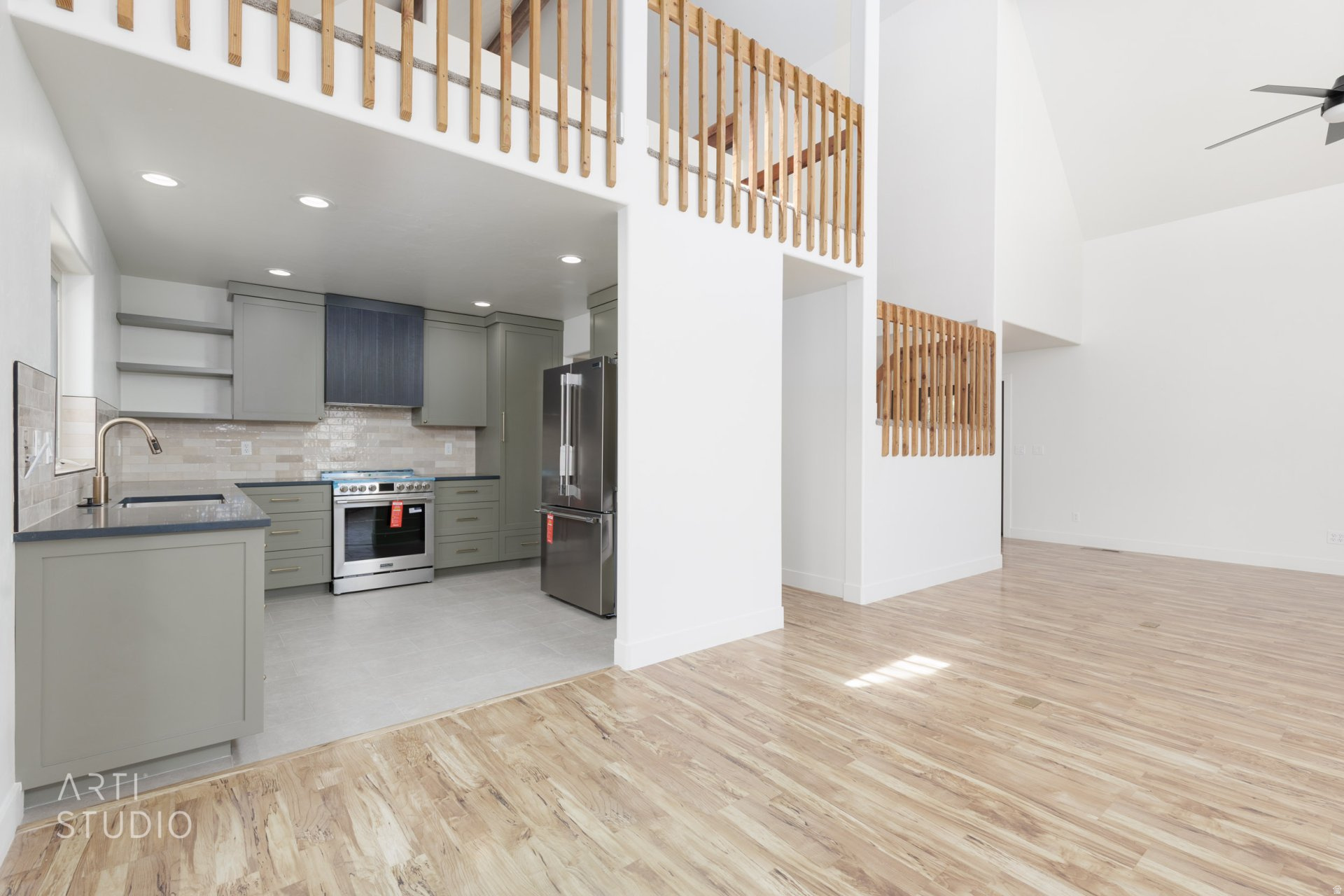 PAUNSAUGUNT CLIFFS SUBDIVISION - Residential