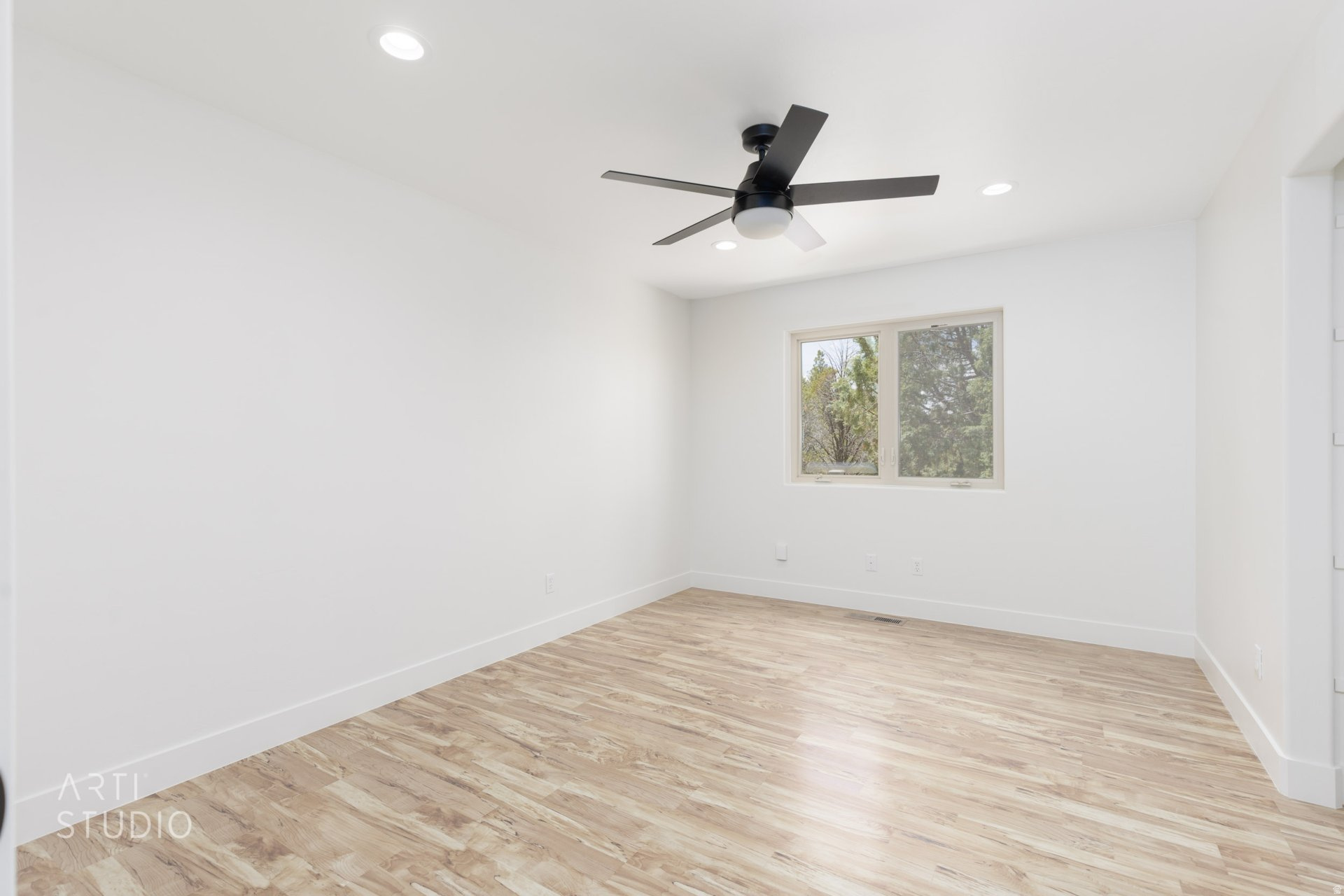 PAUNSAUGUNT CLIFFS SUBDIVISION - Residential