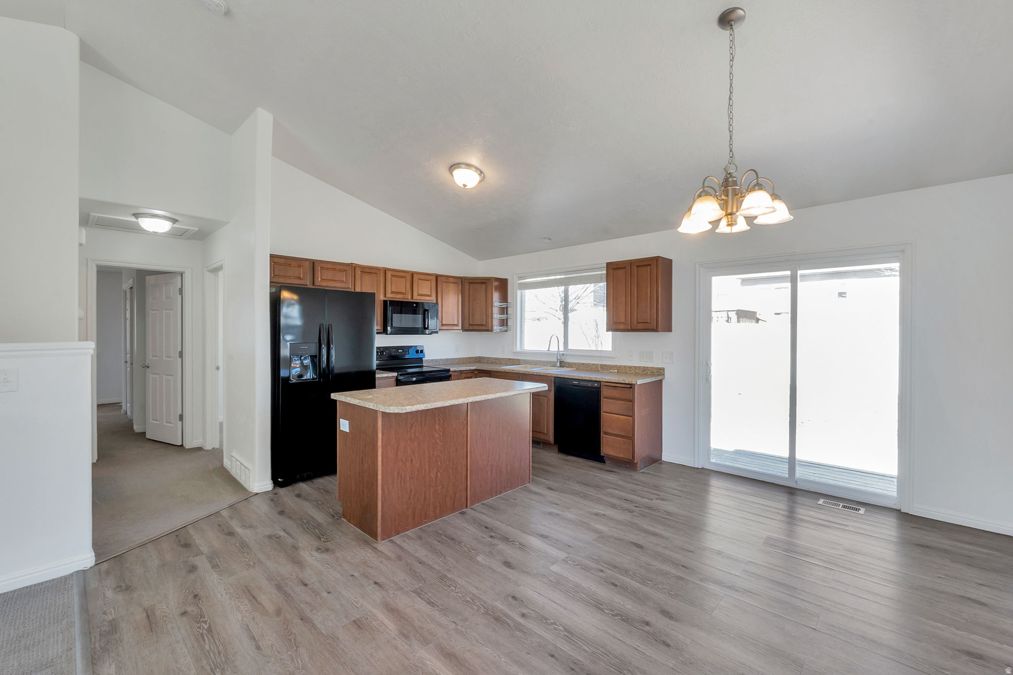 SILVER LAKE - Residential