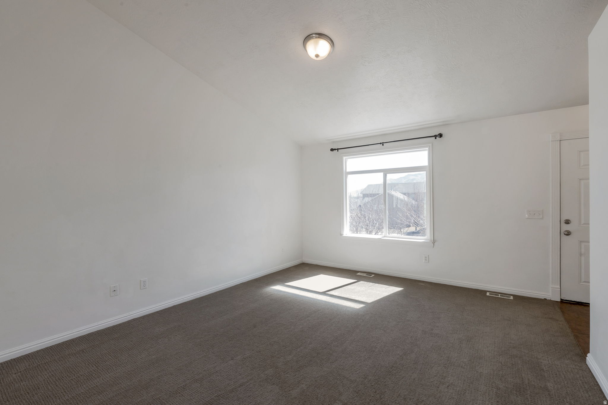 SILVER LAKE - Residential