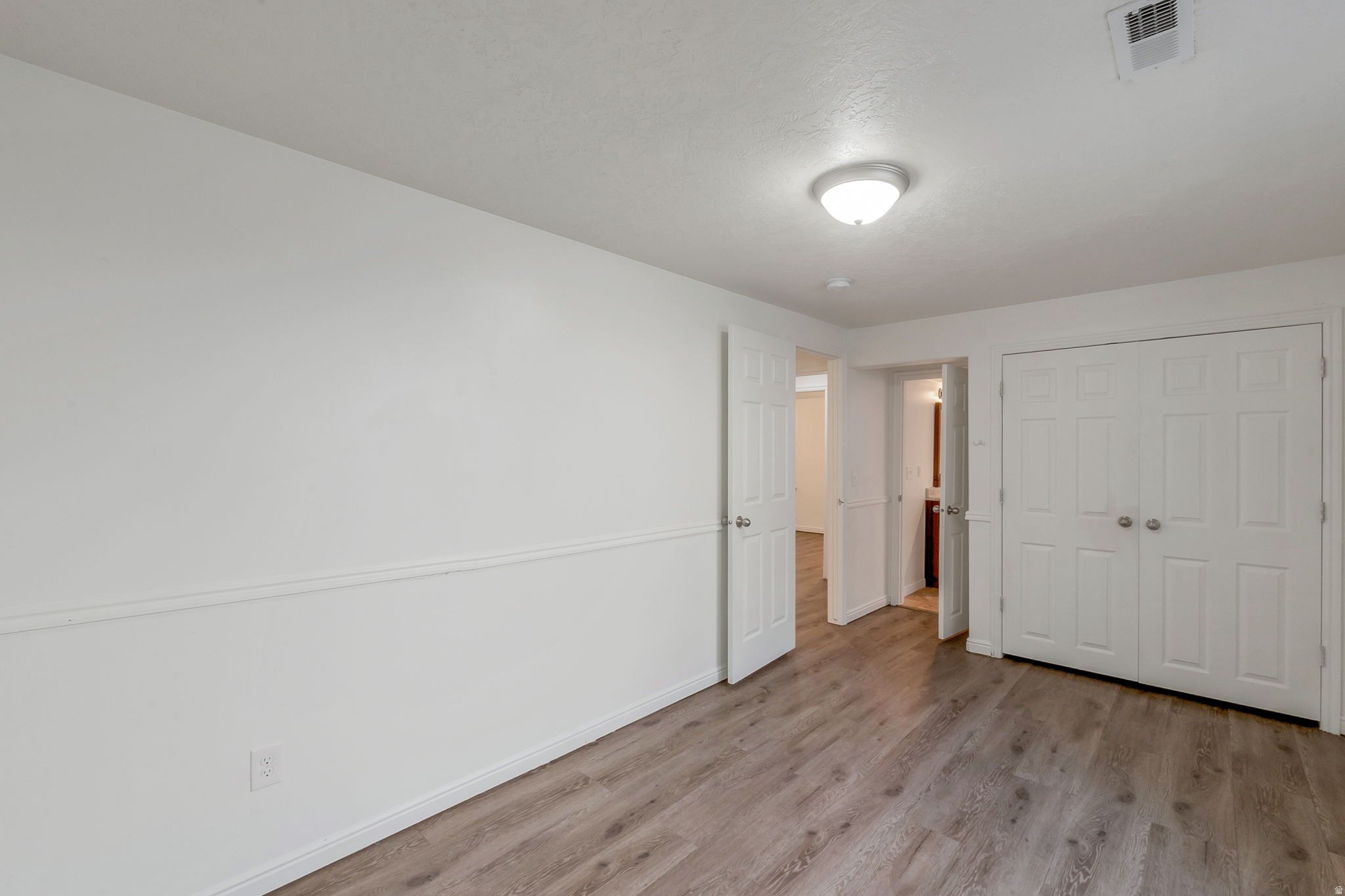 SILVER LAKE - Residential