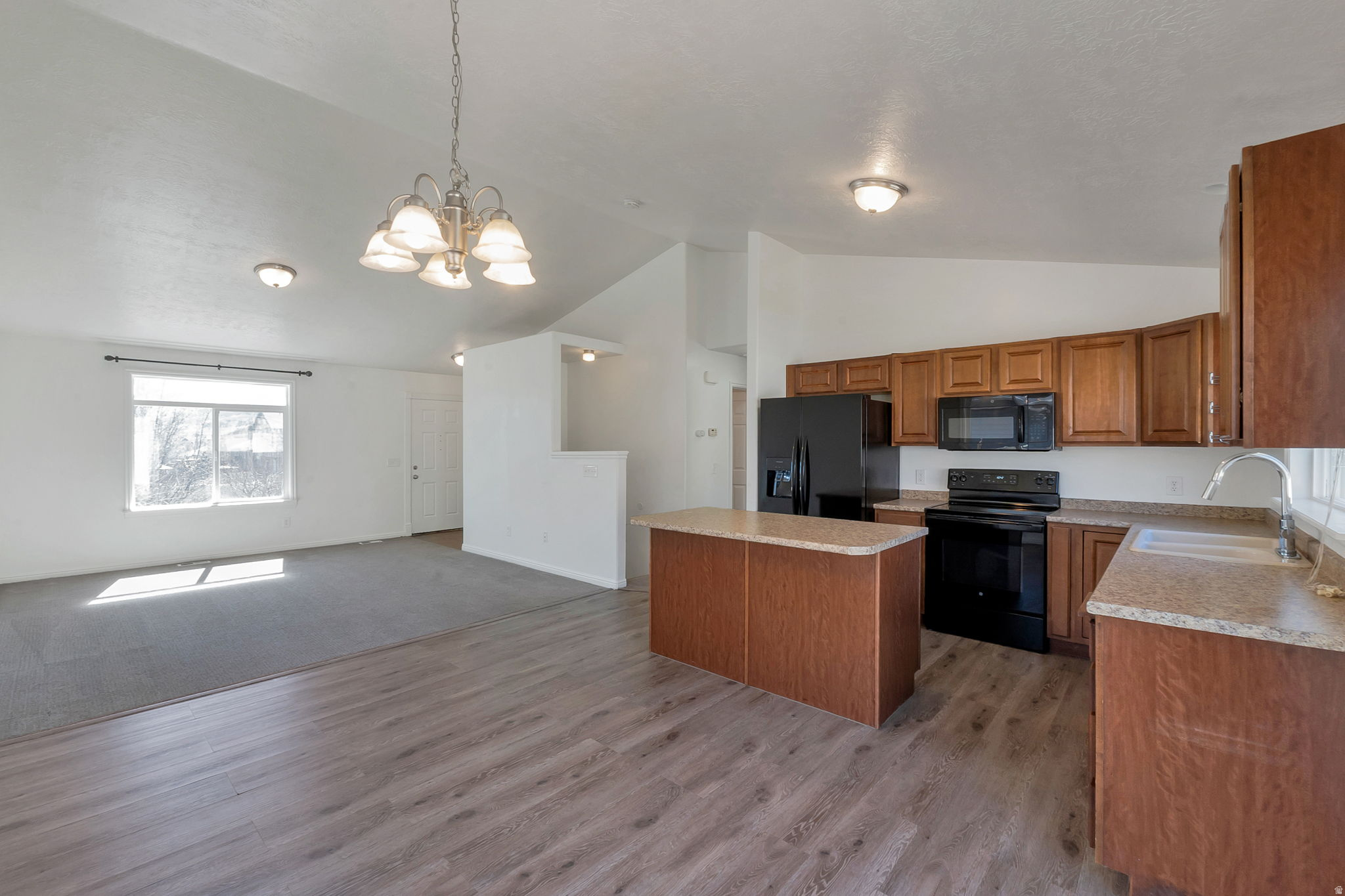 SILVER LAKE - Residential