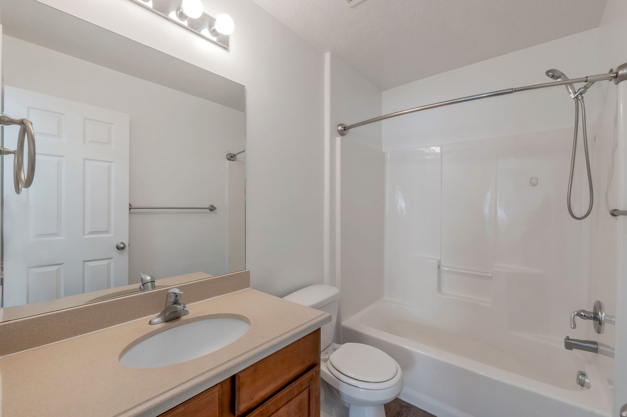 SILVER LAKE - Residential