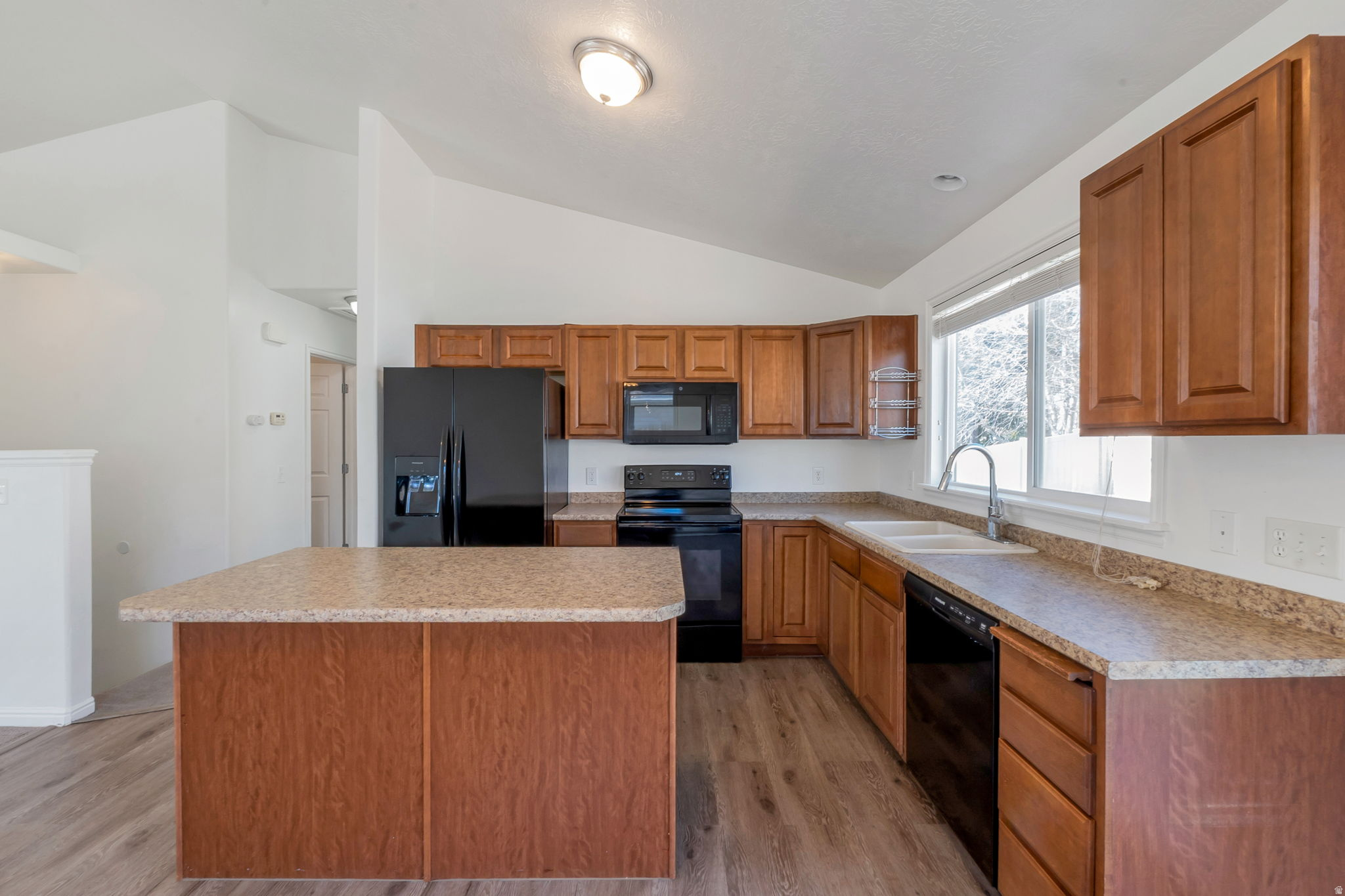 SILVER LAKE - Residential