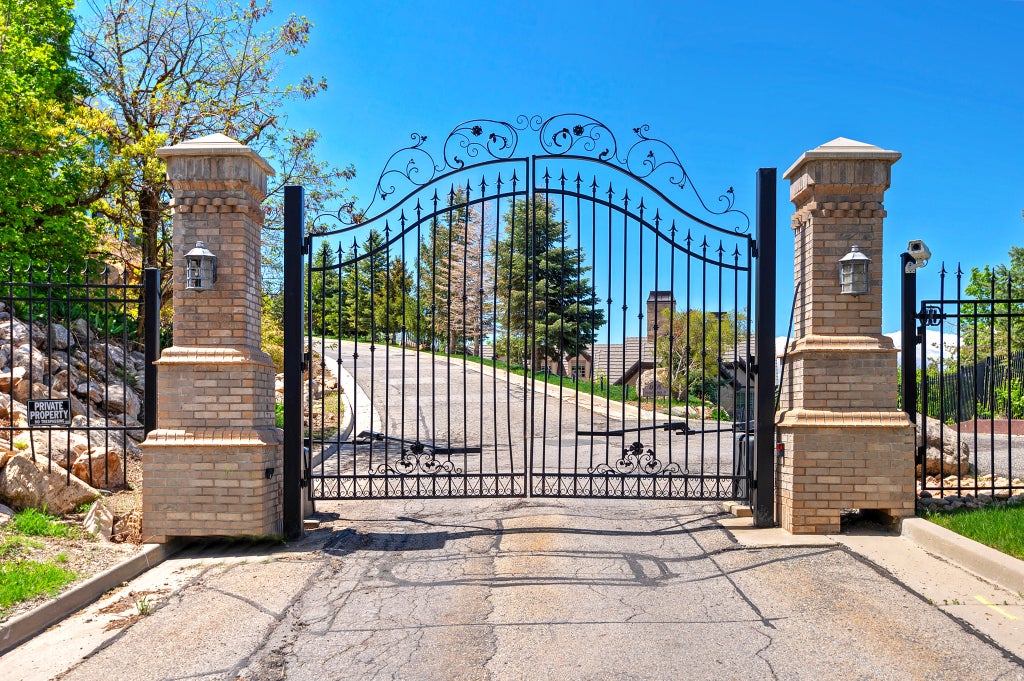Photo of 4695 S THOUSAND OAKS DR, Salt Lake City, UT 84124 (MLS # 2182582)
