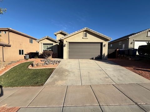 Photo of 718 W 400 N, Hurricane, UT 84737 (MLS # 2120830)