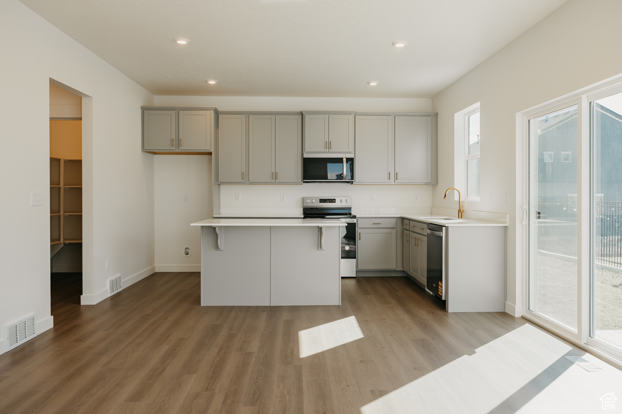 EAGLE HEIGHTS - Residential Income