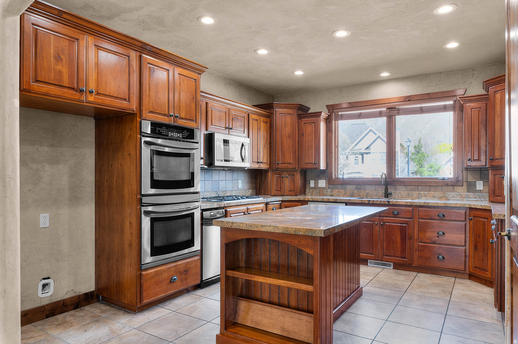 WOOD ESTATES - Residential