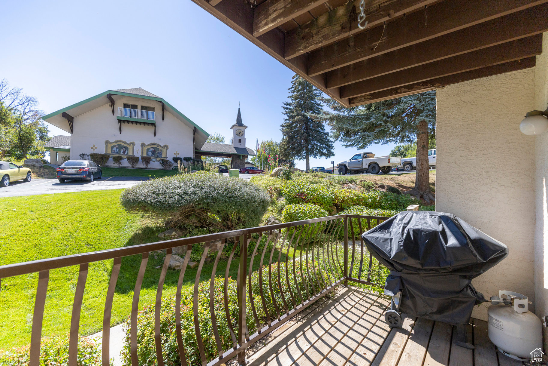 SWISS OAKS - Residential