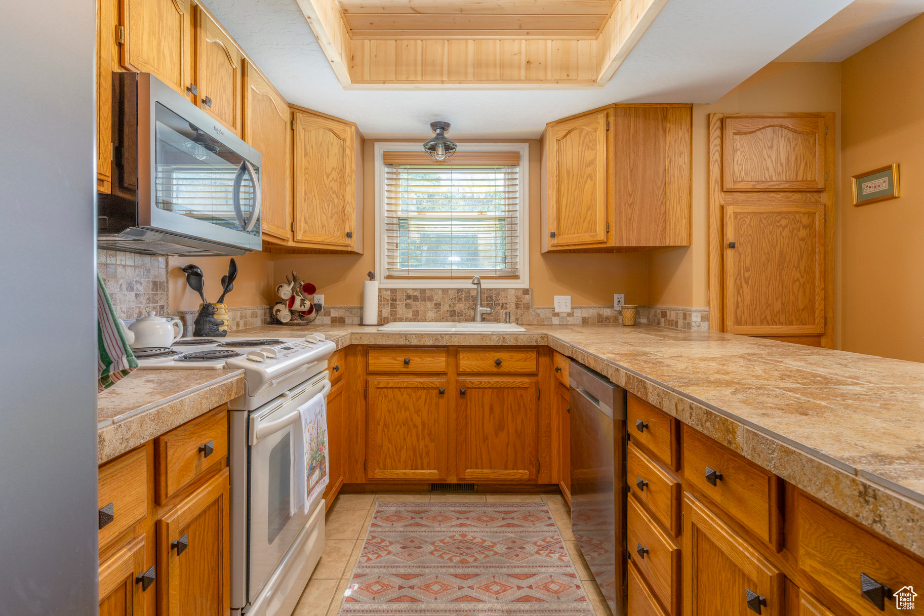 SWISS OAKS - Residential
