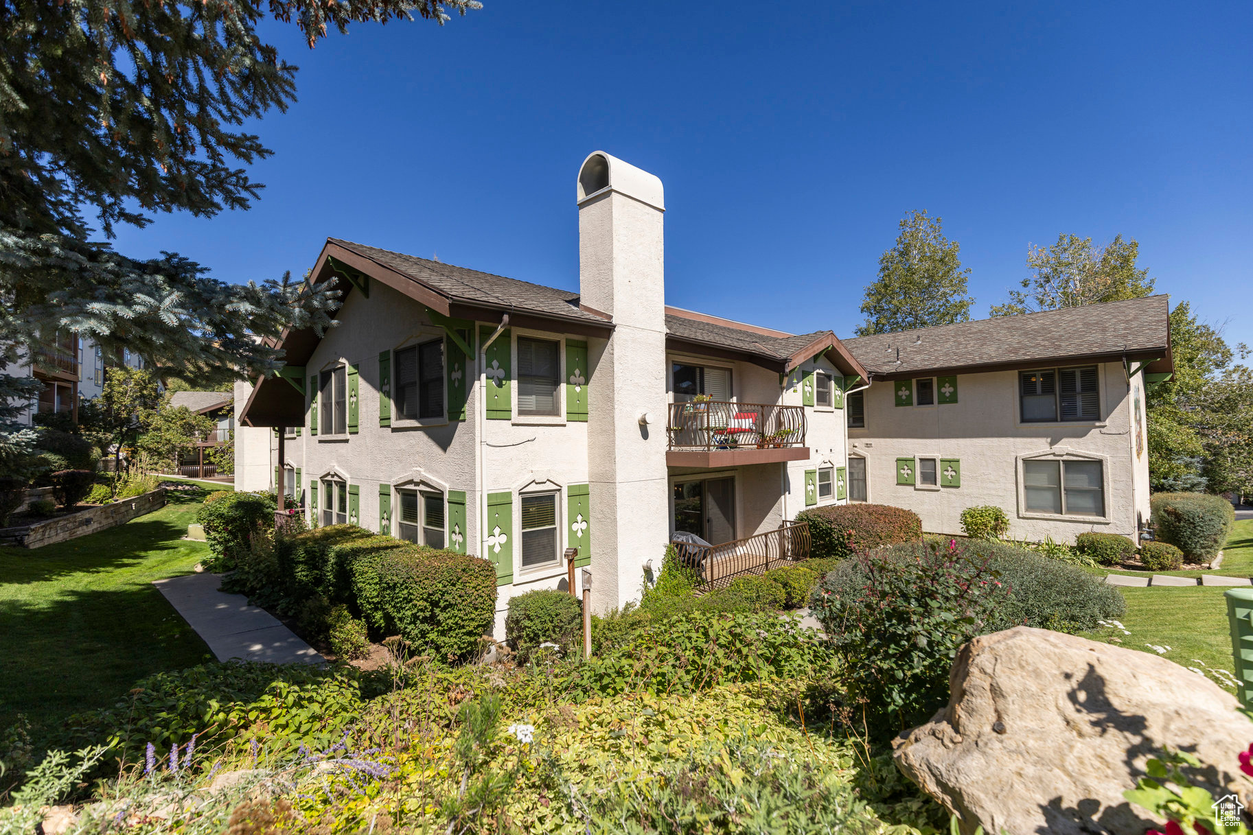 SWISS OAKS - Residential