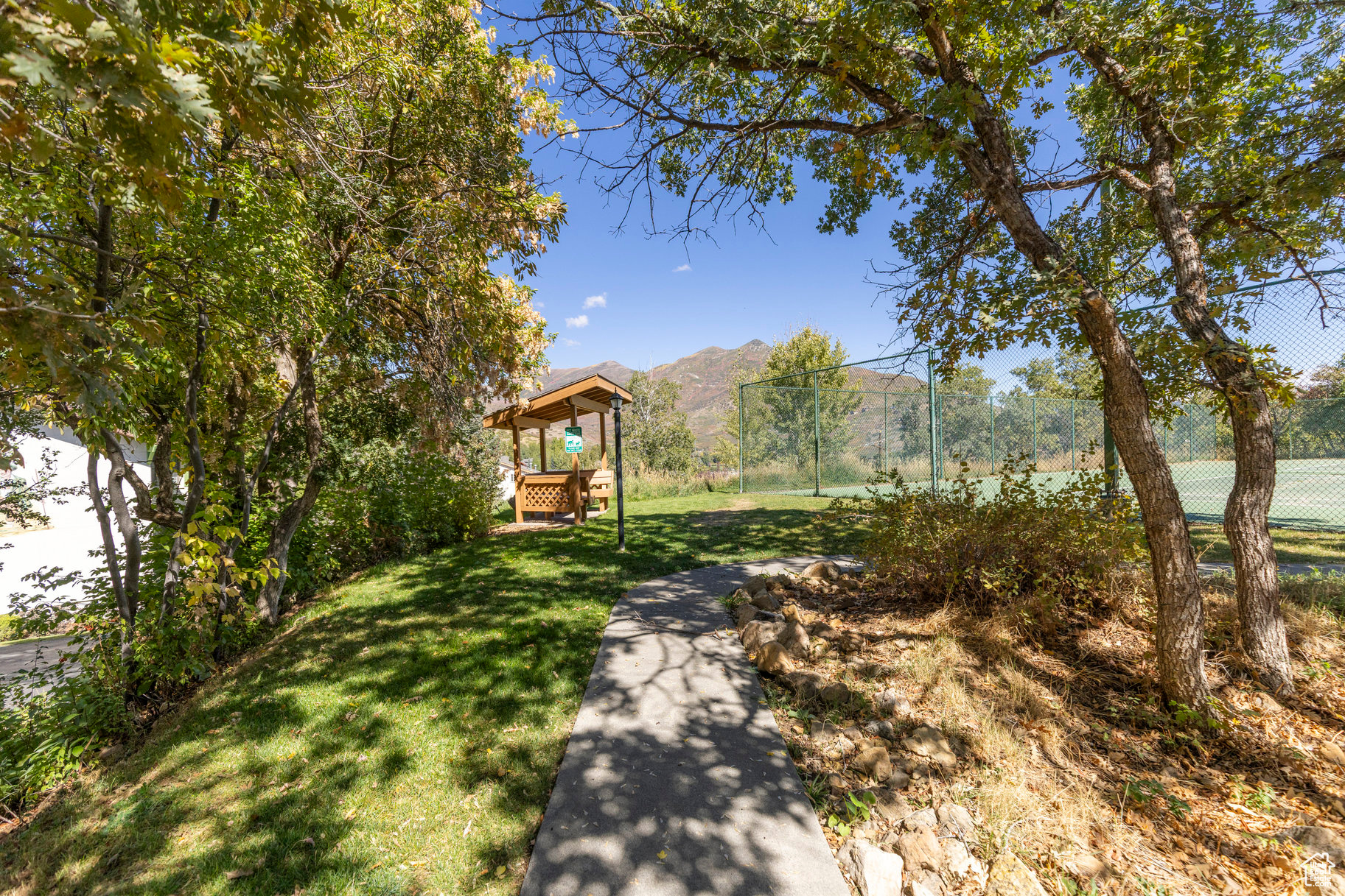 SWISS OAKS - Residential