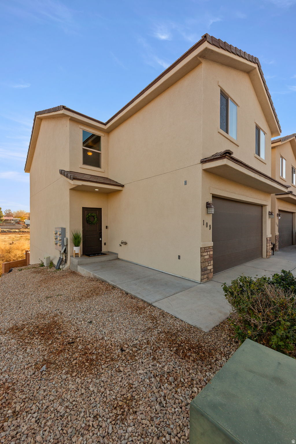 CREEKSIDE TOWNHOMES - Residential