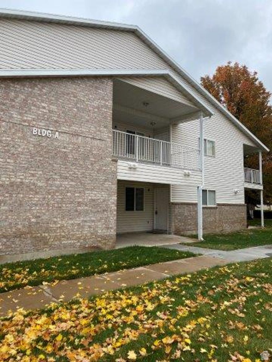 Welcome to one level living in desirable area with mountain views. This updated property features spacious bedrooms, a functional layout, and comfortable main level living throughout. Located with easy access to restaurants, grocery stores and mountain activities. The seller has rented unit for $1530. Tenant on month to month. Please give 24 hour notice for showings. Photos taken before tenant occupied.