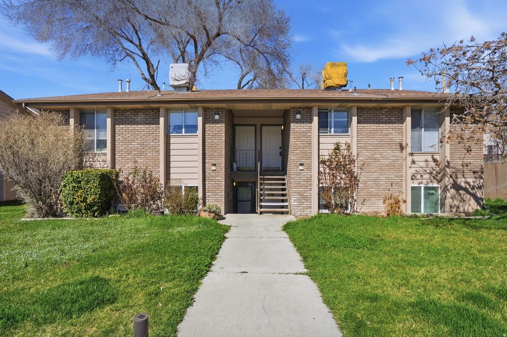 Photo of 2588 S 900 E #APT 3, Salt Lake City, UT 84106 (MLS # 2143634)