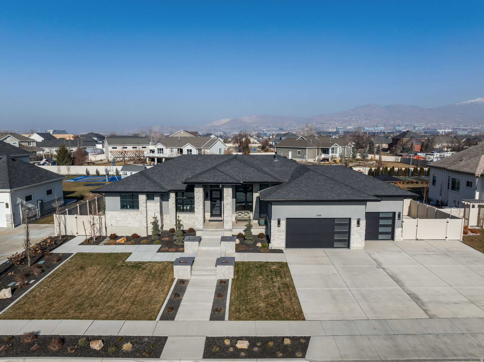 COLLEGE FARMS - Residential