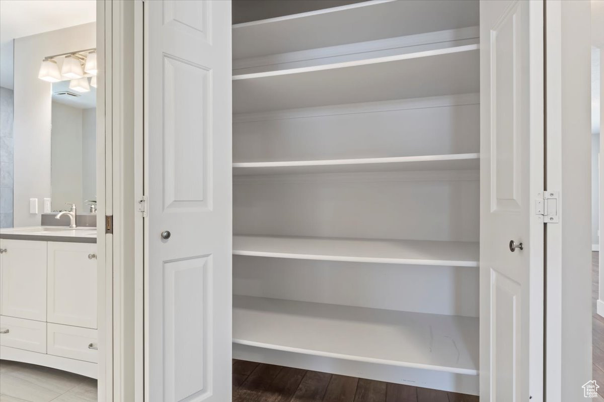 APPLE TERRACES - Residential