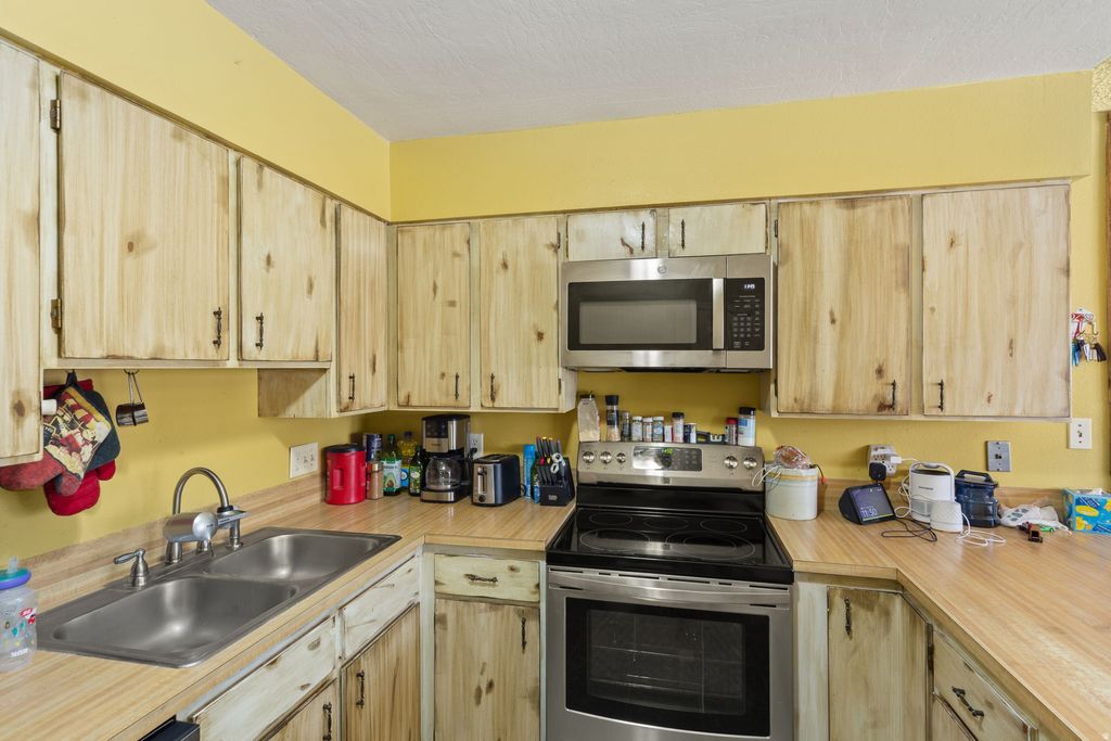 Photo of 440 W BRAMBLEWOOD BLVD, Cedar City, UT 84721 (MLS # 2172821)