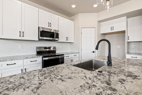 Tiny photo for 547 N HAVEN DR, Mapleton, UT 84664 (MLS # 2130658)