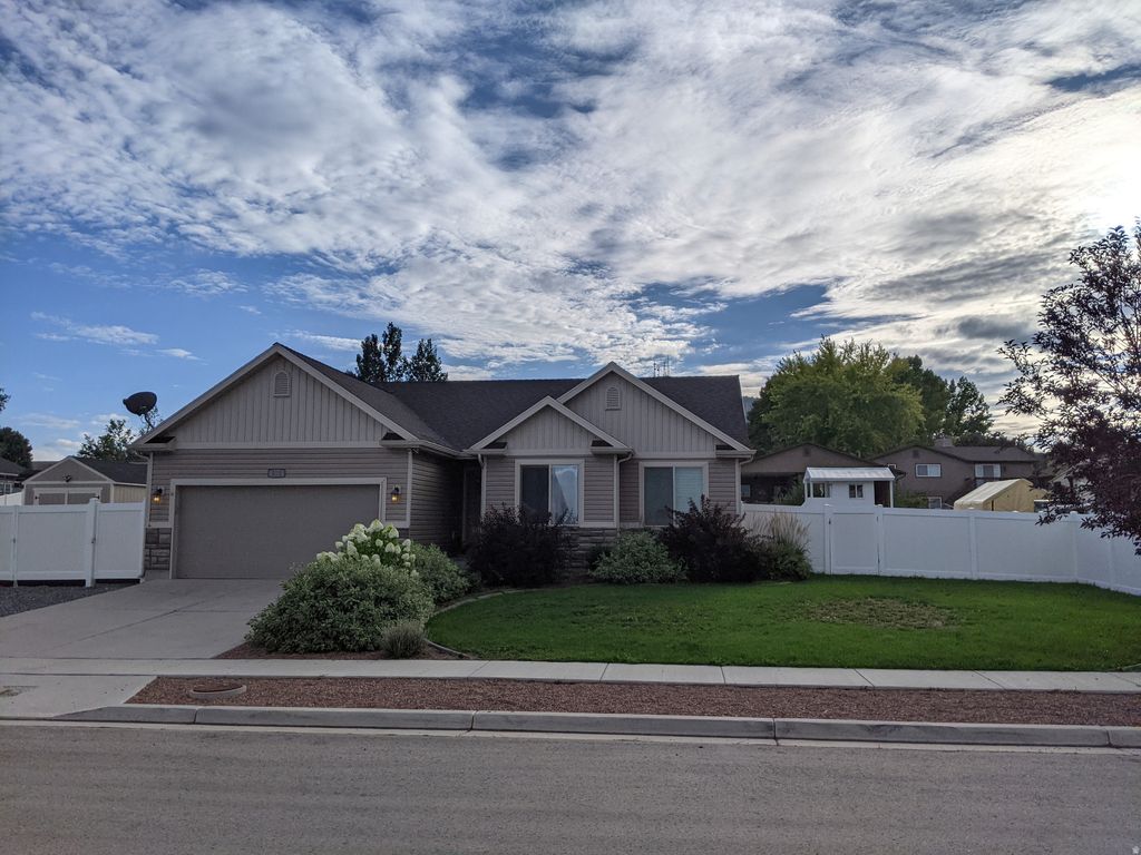 Photo of 310 S HERITAGE DR, Vernal, UT 84078 (MLS # 2133870)