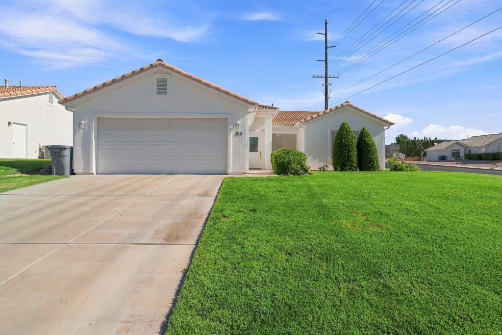 Photo of 210 N MALL DR #95, Saint George, UT 84790 (MLS # 2177100)