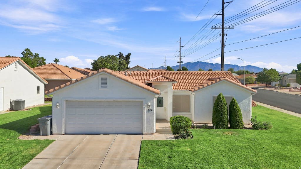 Photo of 210 N MALL DR #95, Saint George, UT 84790 (MLS # 2177100)