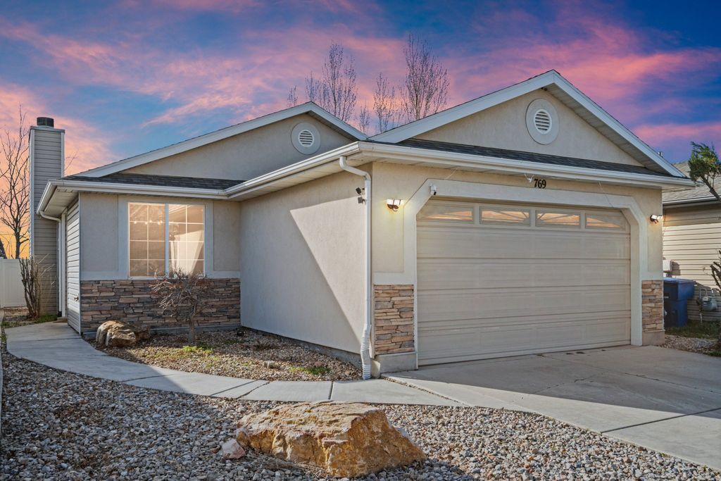 Photo of 769 N SKIPTON DR, North Salt Lake, UT 84054 (MLS # 2156939)