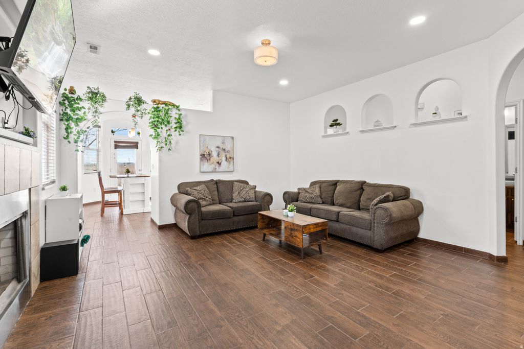 Photo of 769 N SKIPTON DR, North Salt Lake, UT 84054 (MLS # 2156939)