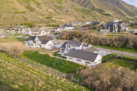 Tiny photo for 179 E TWIN HOLLOW DR #19, Mapleton, UT 84664 (MLS # 2153715)