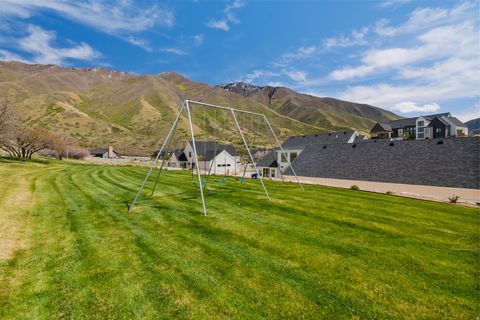 Tiny photo for 179 E TWIN HOLLOW DR #19, Mapleton, UT 84664 (MLS # 2153715)