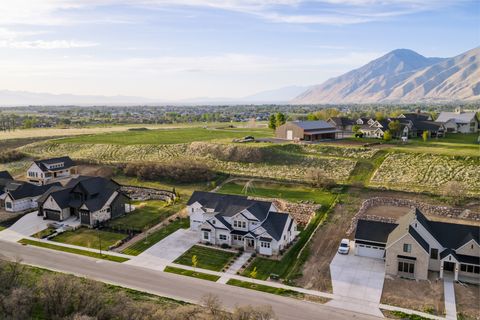 Tiny photo for 179 E TWIN HOLLOW DR #19, Mapleton, UT 84664 (MLS # 2153715)