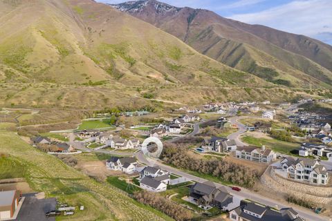 Tiny photo for 179 E TWIN HOLLOW DR #19, Mapleton, UT 84664 (MLS # 2153715)