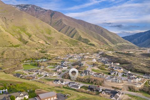 Tiny photo for 179 E TWIN HOLLOW DR #19, Mapleton, UT 84664 (MLS # 2153715)
