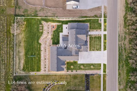 Tiny photo for 179 E TWIN HOLLOW DR #19, Mapleton, UT 84664 (MLS # 2153715)