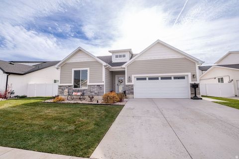 Photo of 589 E GREEN SPRINGS WAY, South Weber, UT 84405 (MLS # 2123641)